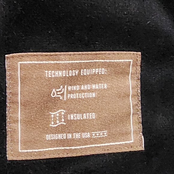 Ariat Vest w/ conceal and carry pocket - Picture 5 of 6